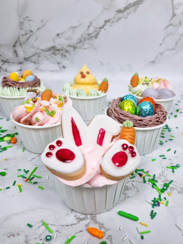 PAAScupcakes versieren GROEP 1,2 EN 3 BASISSCHOOL met 1 ouderbegeleiding