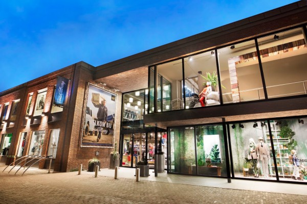 30 Bezoek aan Van Tilburg Mode