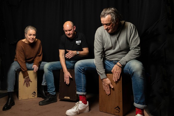 Percussie als ontspanning (Cajon)