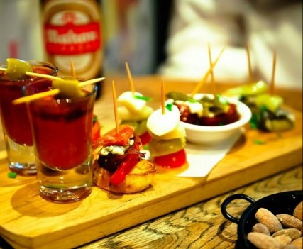 Pintxos en hapas met bijpassende drankjes